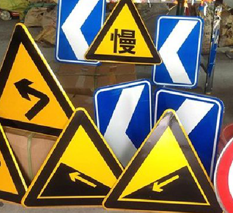 辰溪标识标牌中颜色的确定是很重要的。